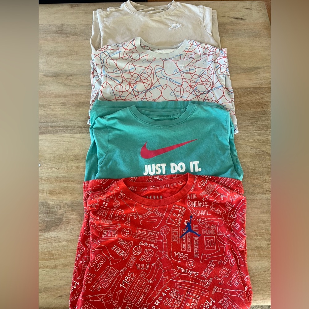 Lot Of 4 boys nike t shirts XL